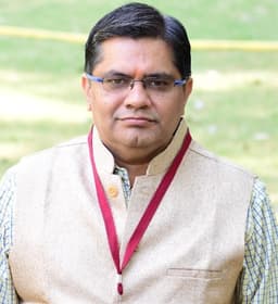 Dr. Jitendra Sheetlani